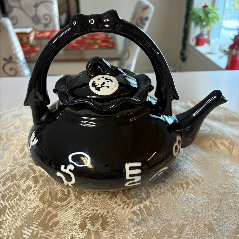 Vintage Porcelain Yin Yang Asian Style Teapot - Picture 4 of 9